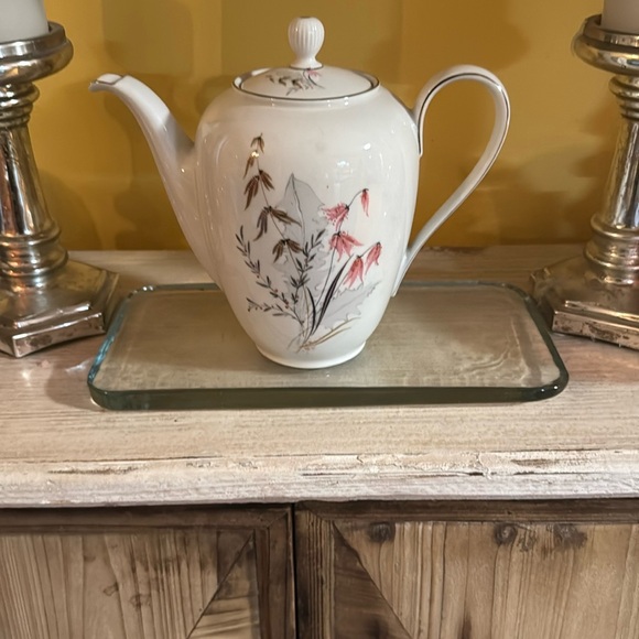Elegant Floral Teapot - Picture 3 of 5